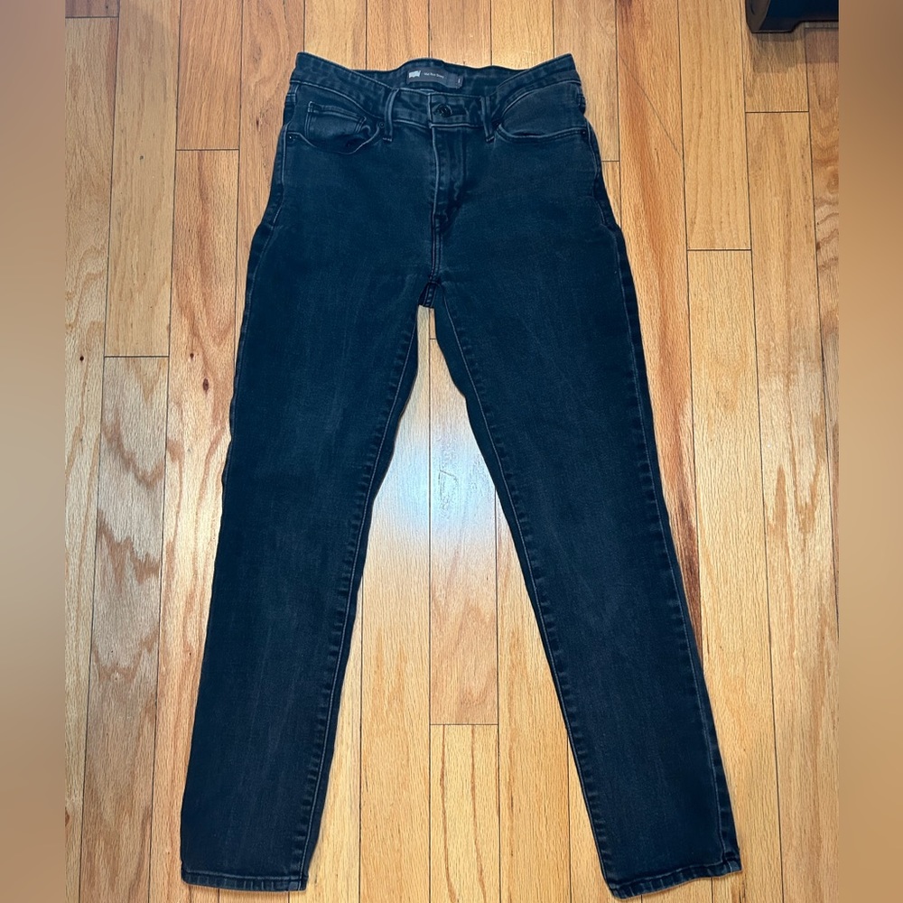 Levi's Mid Rise Skinny Black Jeans